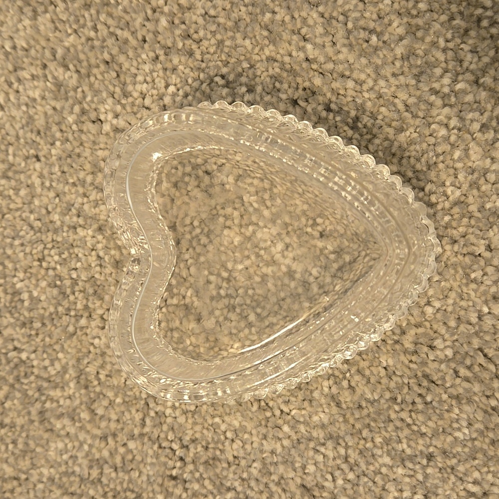 Clear Heart-Shaped Glass Dish - Picture 2 of 4